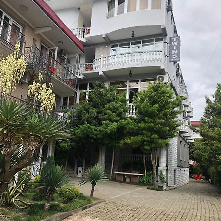 Twins Guest House By Black Sea Kobuleti Zewnętrze zdjęcie